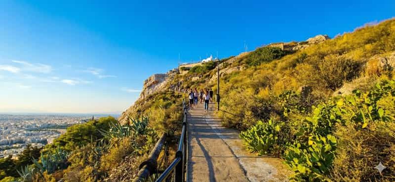 Randonnée urbaine à Athènes : de la place Syntagma au sommet du Lycabette