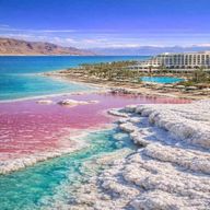 Depuis Amman : visite d'une demi-journée à la mer Morte, au lac rose et à la plage de cristal