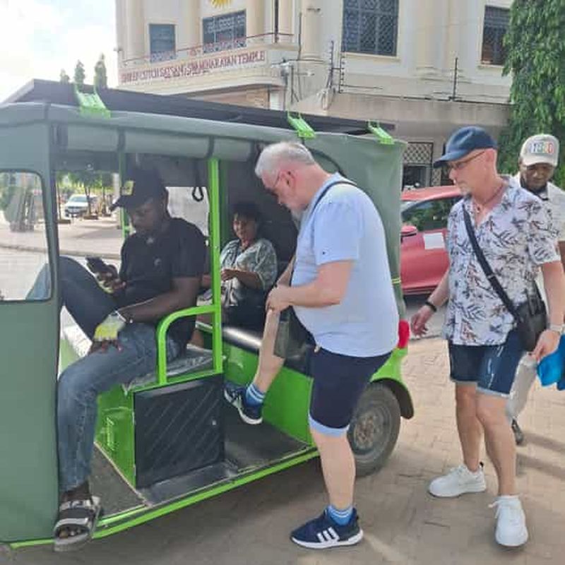 MOMBASA : Fort Jesus, vieille ville, marché aux épices, temple de Shiva, trajet en tuktuk