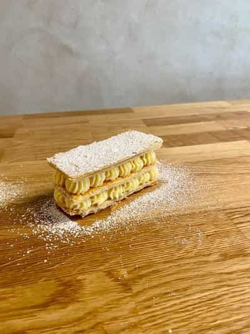 Paris : cours de pâtisserie avec un chef pour apprendre à confectionner un millefeuille