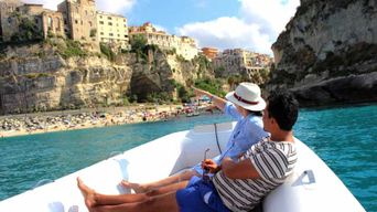 Tropea : tour en bateau en petit groupe à Capo Vaticano avec apéritif