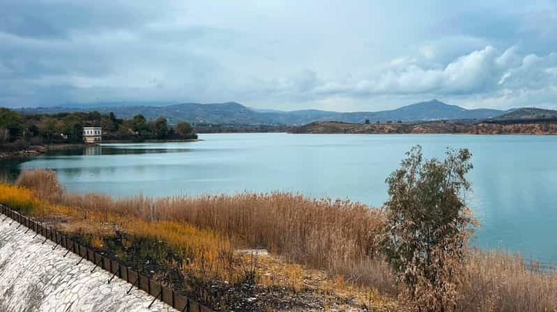 Athènes : Excursion d'une journée au lac Marathon, au musée et à la plage de Shinias