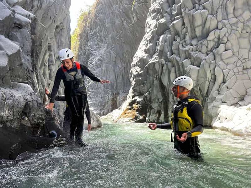 Rivière et gorges de l'Alcantara : Expérience de bodyrafting