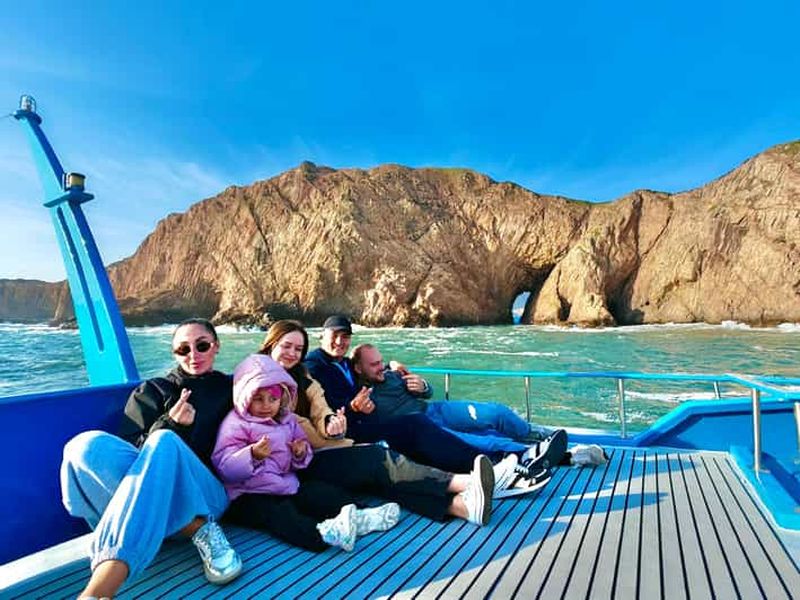Visite en yacht du géoparc UNESCO de Hong Kong, des quatre arches marines et du volcan