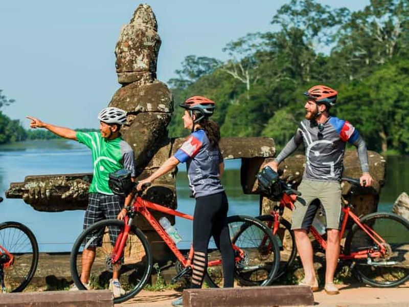 Siem Reap : excursion à vélo au lever du soleil à Angkor Wat et petit-déjeuner dans la jungle