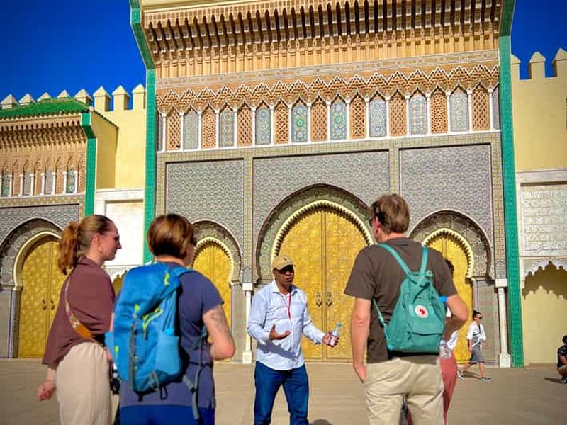 Fès : médersa Attarine, seffarine, ancienne tannerie et médina