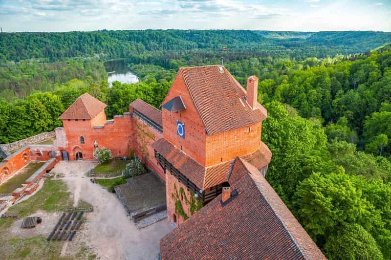 Au départ de Riga : visite de Cēsis, Sigulda et du château de Turaida