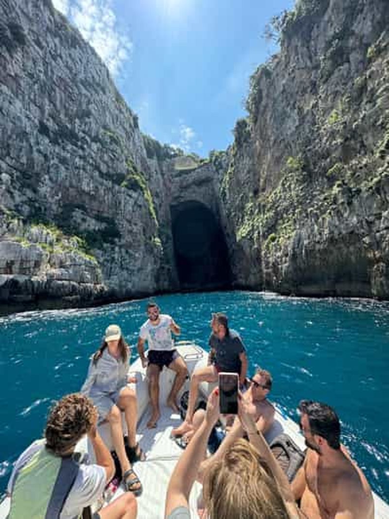 Vlorë : Île de Sazan, grotte de Haxhi Ali et tour en bateau de Karaburun