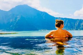 Bali Pulina, Akasa Cafe et sources chaudes naturelles