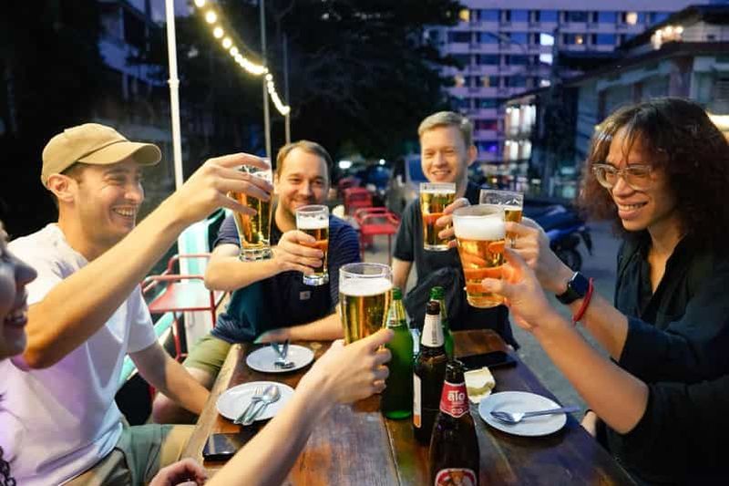 Bangkok : tournée des bars de Khao San Road avec shots gratuits et entrée