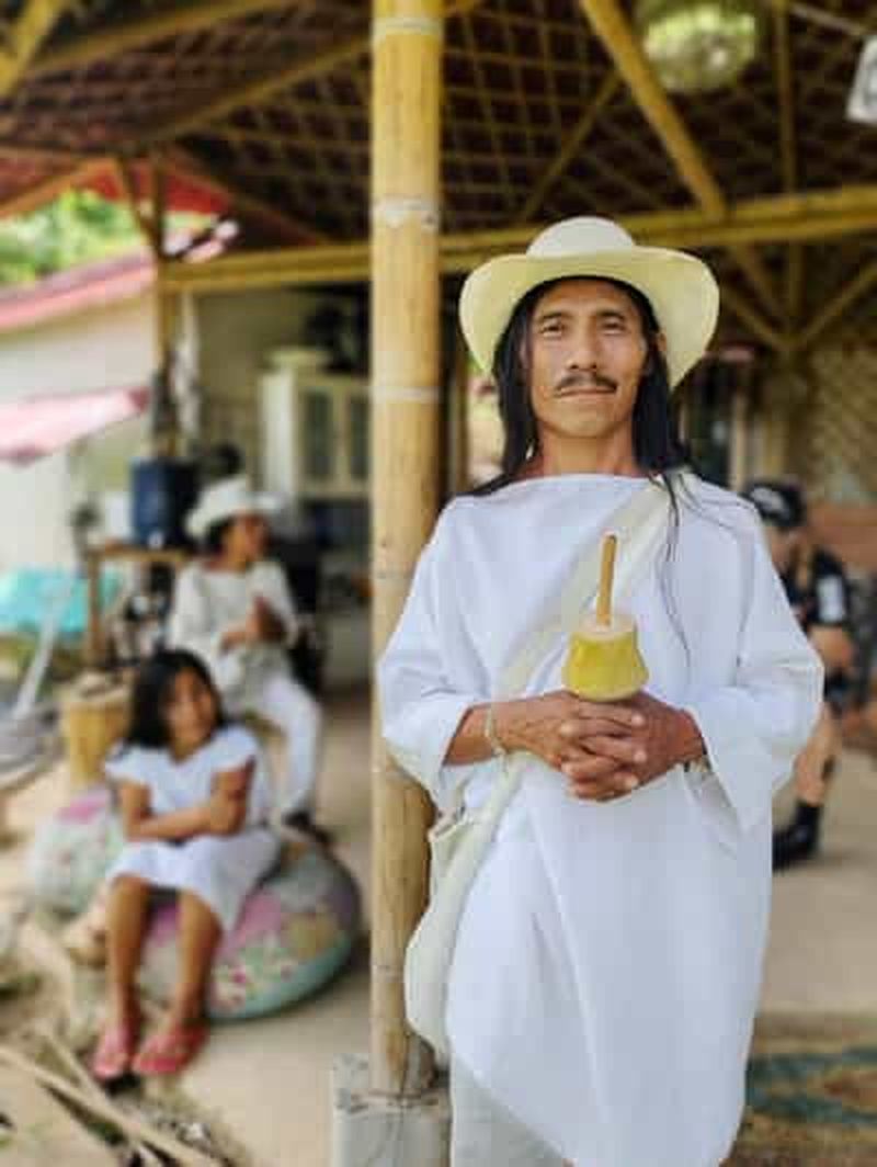 Sentiers indigènes, café ☕️, cacao et cascade à Minca