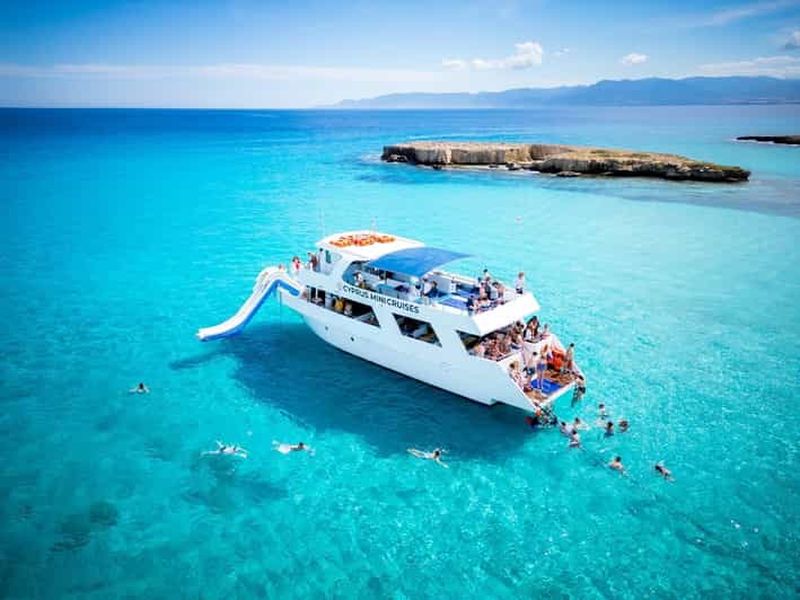 Paphos/Akamas : Visite en bus et en bateau du Lagon Bleu avec toboggan aquatique