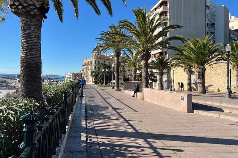 Barcelone : Excursion guidée d'une journée à Tarragone et Sitges avec transferts
