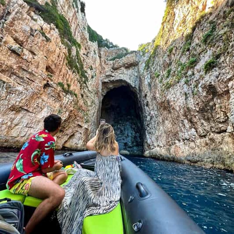 Vlore : Île de Sazan, grotte de Haxhi Ali et tour en bateau de Karaburun