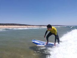 Lisbonne : Leçon de surf sur la plage de Costa de Caparica
