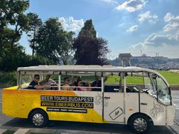 Budapest : visite citadine festive en E-BeerBus – Bière/prosecco à volonté