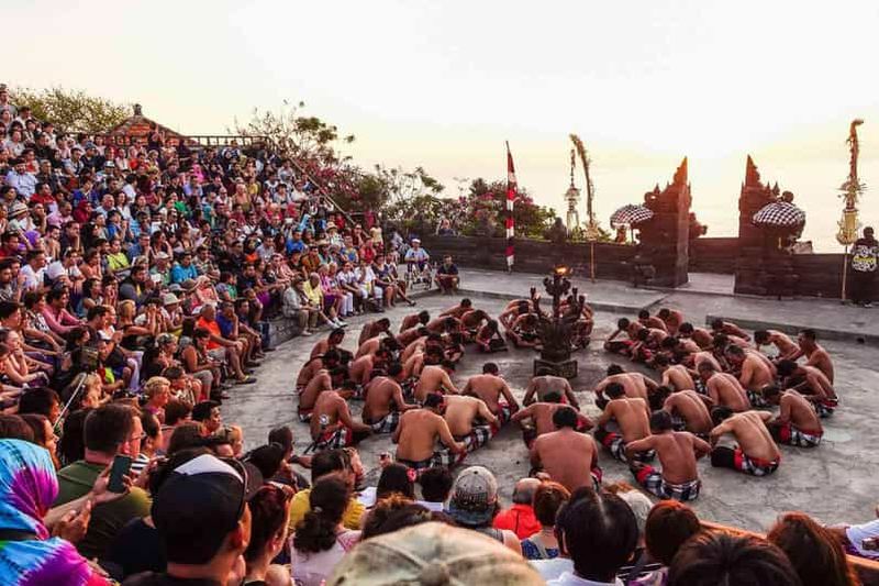 Bali : Temple d'Uluwatu, danse du feu Kecak et visite de la plage
