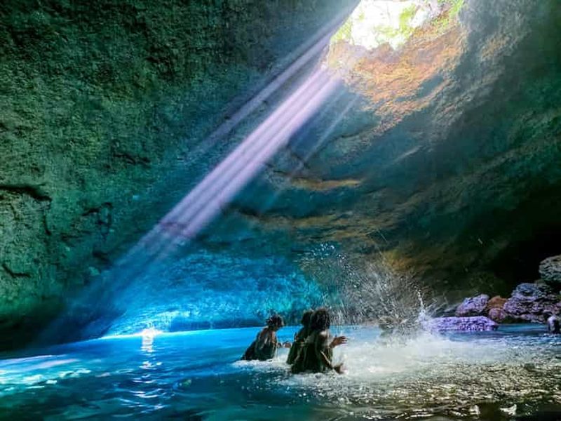 Île de Tanna : excursion d'une journée à la grotte bleue et au volcan Yasur
