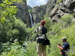 Kazbegi : randonnée guidée à la cascade de Gveleti