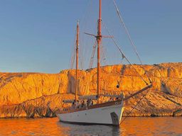 Marseille : Croisière au coucher du soleil sur les îles du Frioul avec cocktail dînatoire