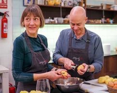 Barcelone : cours de cuisine tortilla de patata et vin à volonté