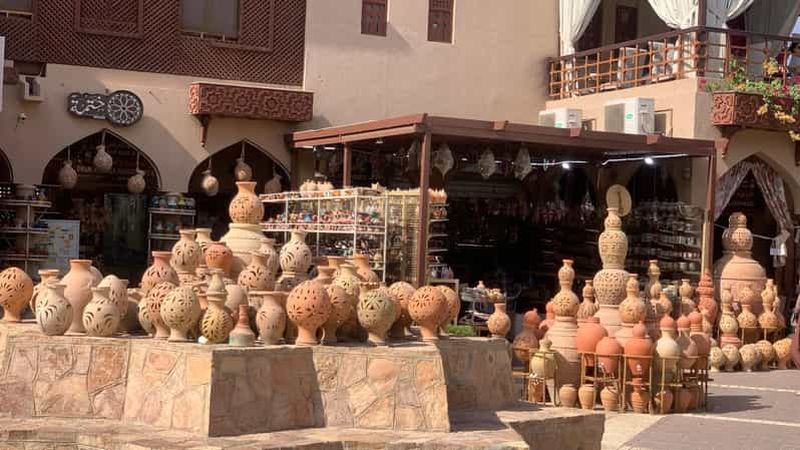 Mascate : Fort de Nizwa, souk, Birkat Al Mouz, déjeuner