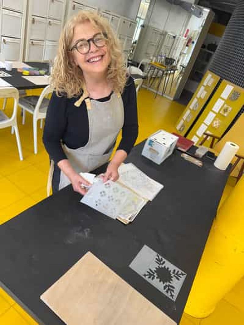 Porto : atelier de peinture sur carreaux d'azulejo portugais avec vin