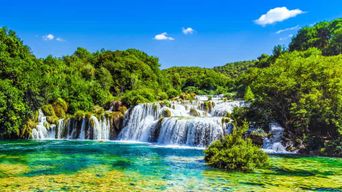 Au départ de Split et Trogir : Krka Waterfalls Day Tour avec tour en bateau