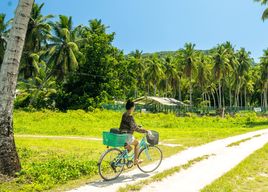 Depuis Mahé : Excursion en bateau à La Digue avec location de vélo