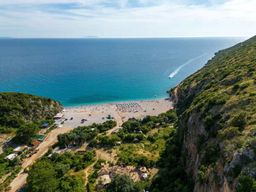 Depuis Tirana/Durrës : excursion à la plage de Gjipe et au canyon