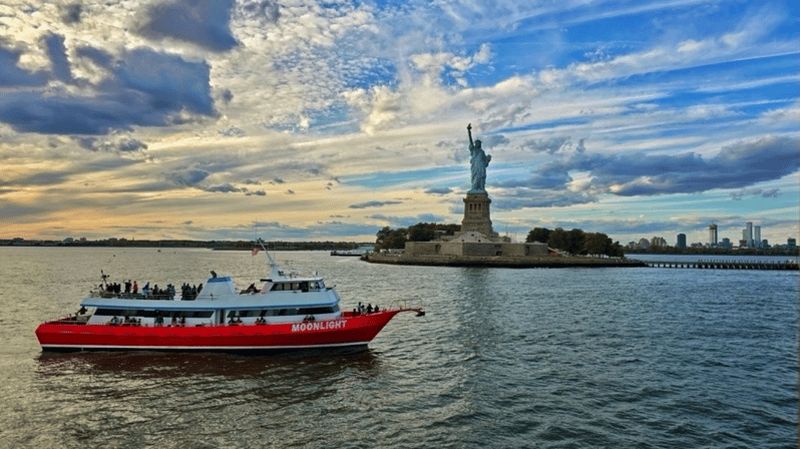 New York : sortie en bateau au coucher du soleil et en soirée avec musique