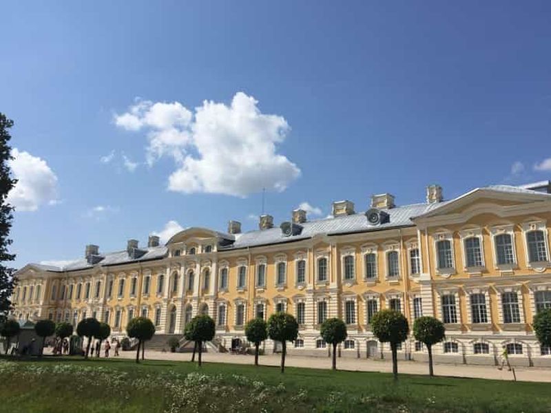 Riga : excursion au château de Bauska, au palais de Rundale et à la colline des croix