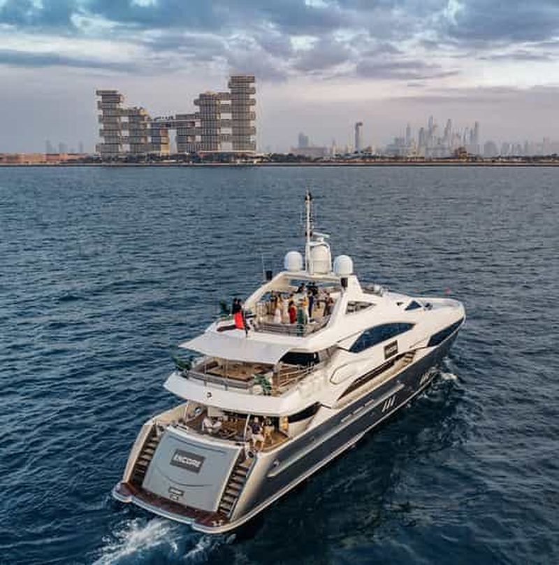Dubaï : Dîner VIP sur un superyacht Sunseeker, boissons et DJ en direct