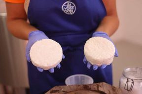 Aguïmes : Atelier de fabrication de fromage à la Jaira de Ana