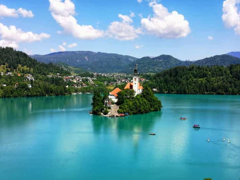 Depuis Ljubljana : Lac de Bled, grotte de Postojna et château de Predjama