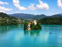 Depuis Ljubljana : Lac de Bled, grotte de Postojna et château de Predjama