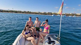 Salou : Excursion en bateau zodiac privé dans les criques de Salou