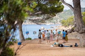 Peignez en plein air au bord de la mer à Deià