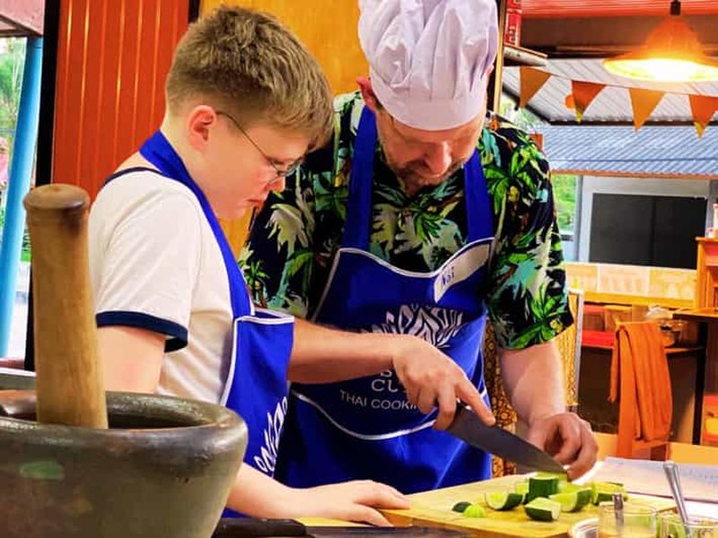 Ko Lanta : Cours de cuisine thaïlandaise avec visite du marché et dîner