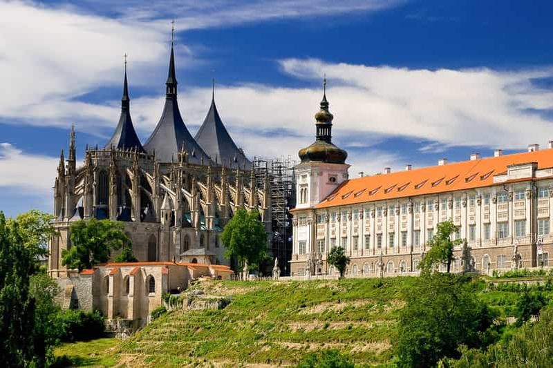 Depuis Prague : Kutná Hora, église Sainte-Barbe, ossuaire de Sedlec