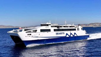 Naxos: Fast Ferry Journey Between Naxos and Paros