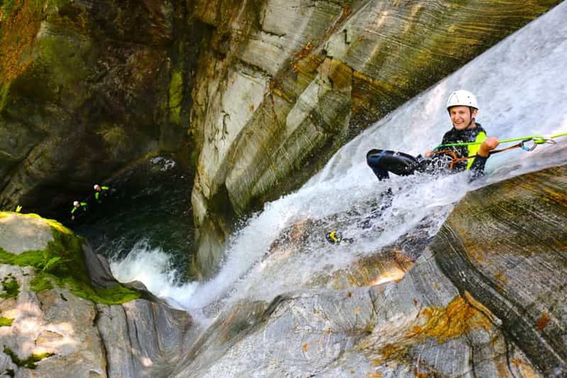 Val Verzasca : 4 heures de canyoning à Corippo