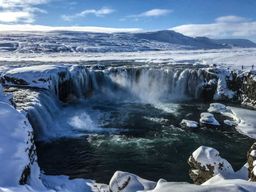 Depuis Akureyri : excursion d'une journée au lac Mývatn et à Godafoss en bateau de croisière