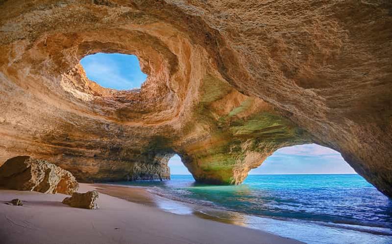 Algarve : Visite des grottes de Benagil en Stand-Up Paddle Board