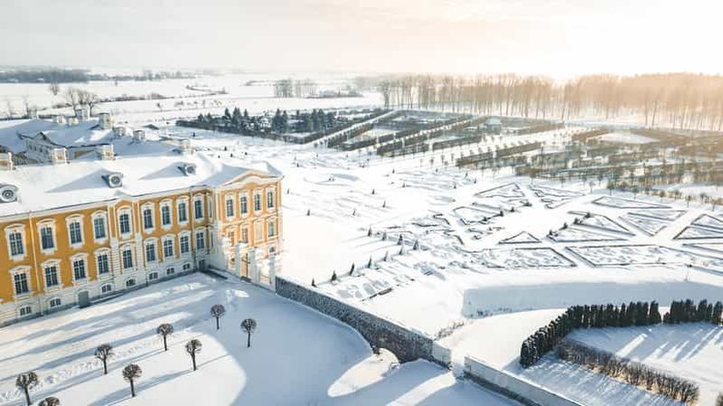 Riga : colline des Croix, palais de Rundale et château de Bauska