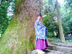Wakayama : marche sacrée de Kumano Kodo jusqu'à Nachi en tenue Heian