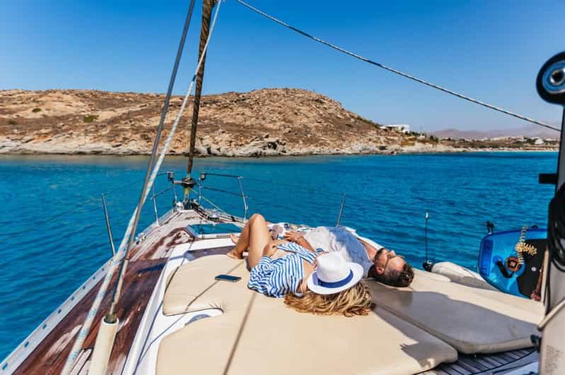 Naxos : croisière à la voile avec déjeuner et boissons