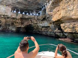 Polignano a Mare : sortie en bateau dans les grottes avec apéritif