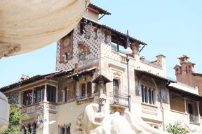 Les joyaux cachés de Rome : visite privée de la Villa Torlonia et du quartier Coppedé