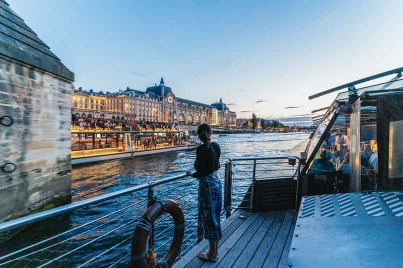 Paris : Dîner-croisière de 3 plats sur la Seine avec musique live